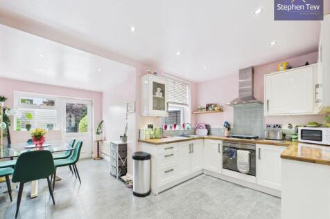 Kitchen/ Dining Room