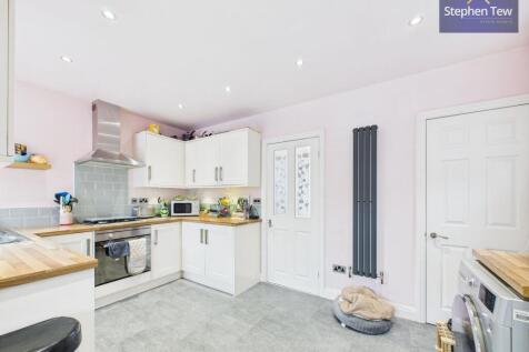 Kitchen/ Dining Room
