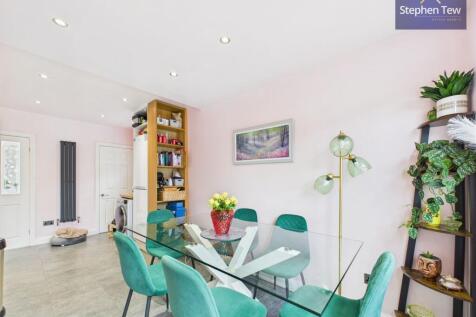 Kitchen/ Dining Room