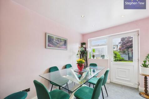Kitchen/ Dining Room