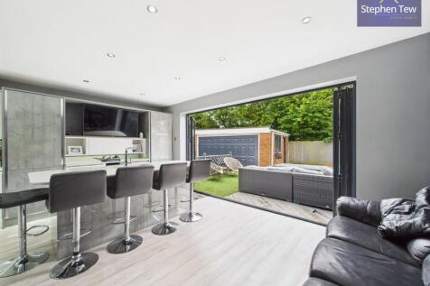 Kitchen/ Living Area