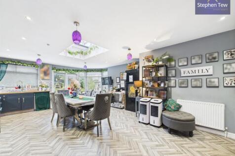 Kitchen/ Dining Room