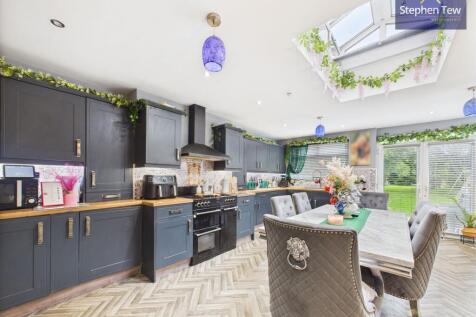 Kitchen/ Dining Room