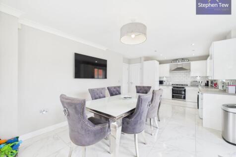 Kitchen/ Dining Room