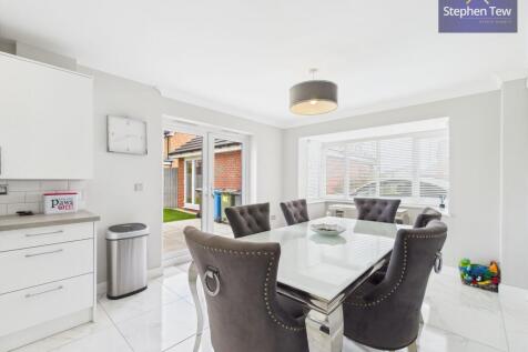 Kitchen/ Dining Room