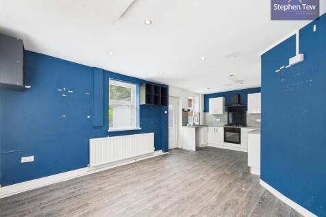 Kitchen/ Dining Room