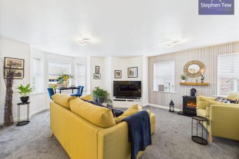 Lounge/ Dining Room