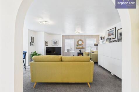 Lounge/ Dining Room