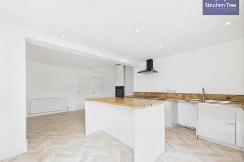 Kitchen/ Living Area
