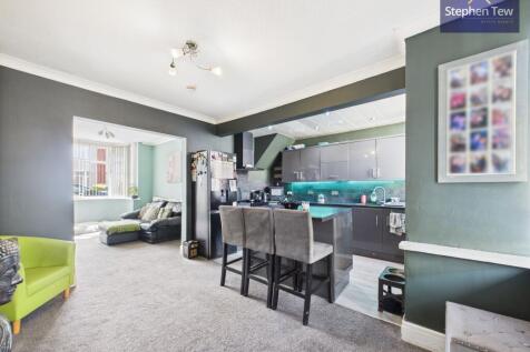 Kitchen/ Living Area