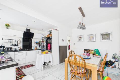 Kitchen/ Dining Room