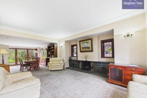 Lounge/ Dining Room