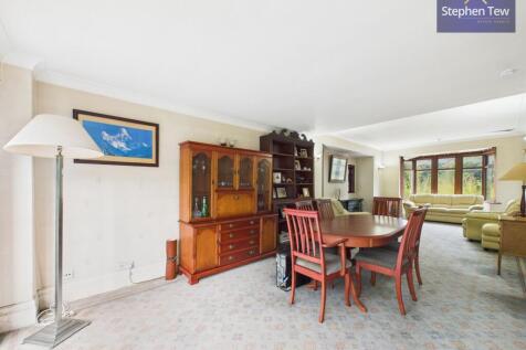 Lounge/ Dining Room