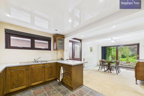 Kitchen/ Dining Room