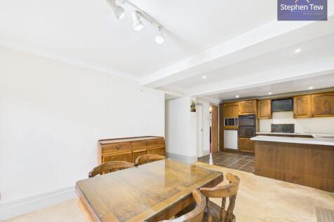 Kitchen/ Dining Room