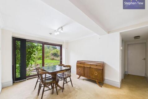 Kitchen/ Dining Room