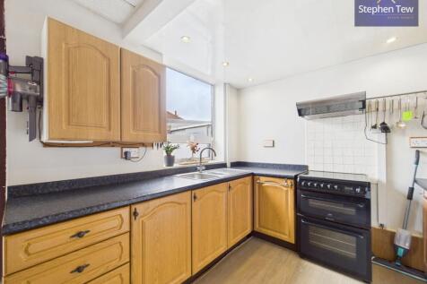 Kitchen/ Dining Room