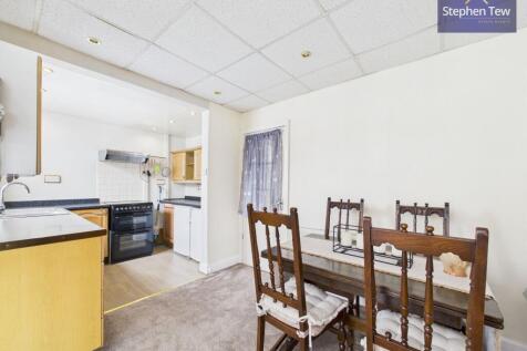 Kitchen/ Dining Room