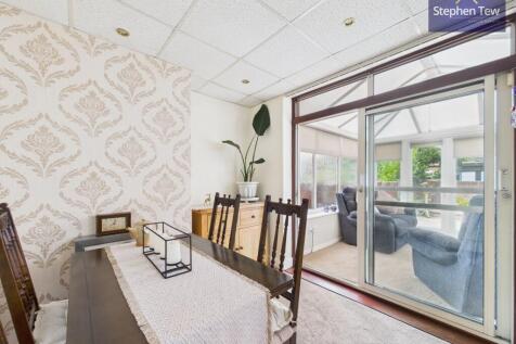 Kitchen/ Dining Room