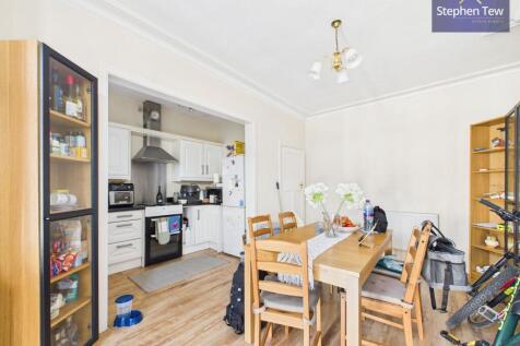 Kitchen/ Dining Room