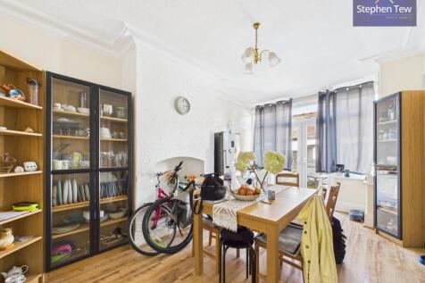 Kitchen/ Dining Room