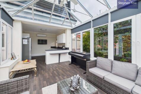 Conservatory &amp; Entertaining Area