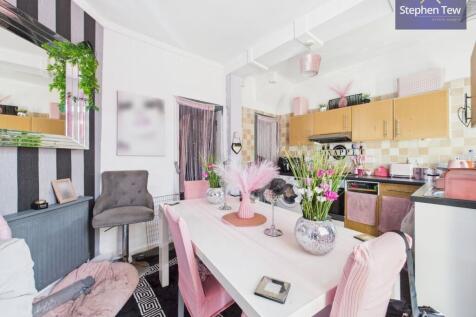 Kitchen/ Dining Room