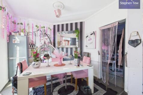 Kitchen/ Dining Room