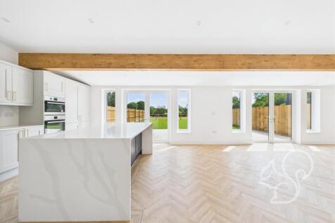 Kitchen / Dining Area