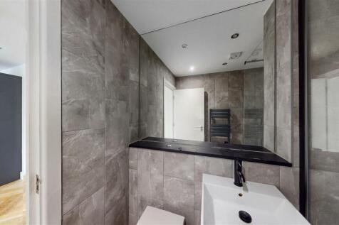 Bathroom 4.jpg