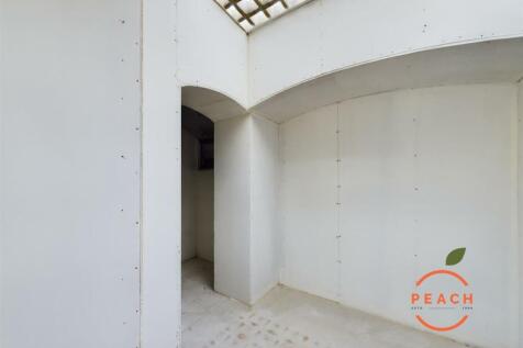 CAM04237G0-PR0010-STILL009.jpg