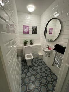 58AR - Toilet.jpeg