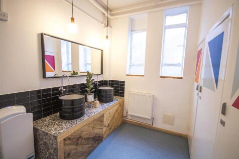 35BR - Toilet ii.jpg