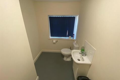 Regents House comm toilet 1.jpg