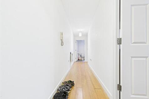 CAM04360G0-PR0061-STILL006.jpg