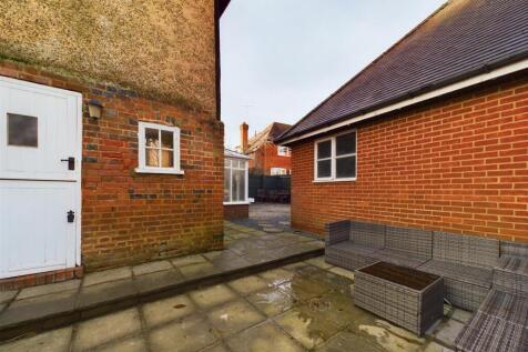 CAM01761G0-PR0479-STILL015.jpg