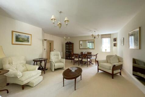 3. Living room 2.jpg