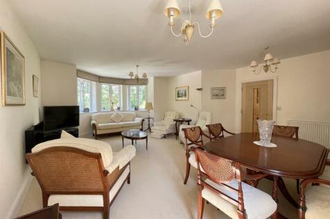 5. Living room 3.jpg