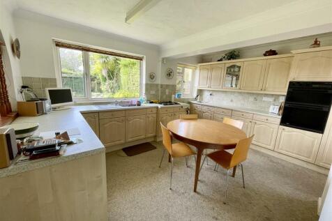 3. kitchen.jpg