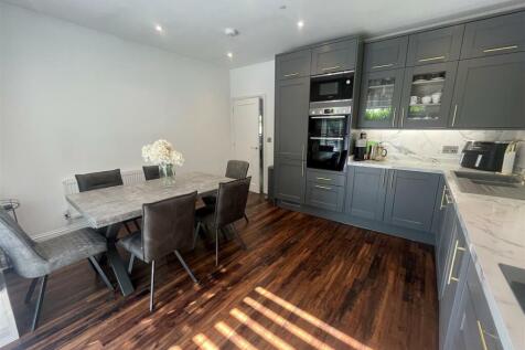 3. Kitchen 3.jpg