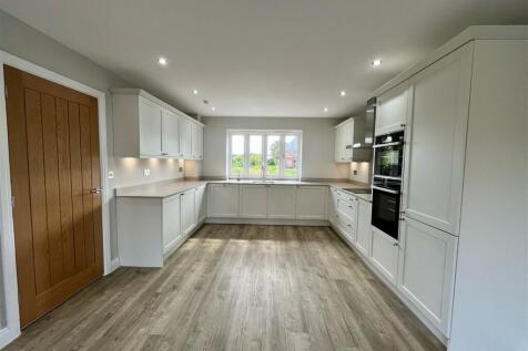 2. Kitchen.jpg