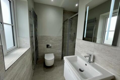 7. Ensuite.jpg