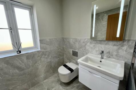 9. Bathroom.jpg