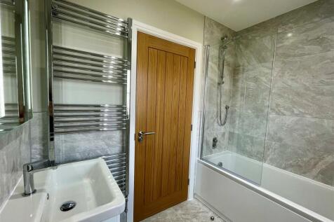 Family Bathroom.jpg