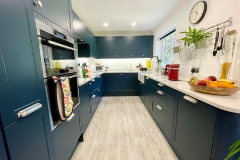 2. kitchen.jpg