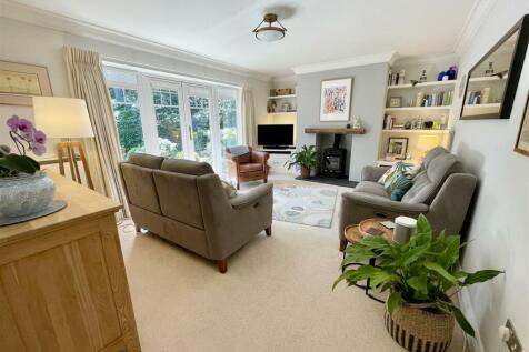 4. living rm.jpg