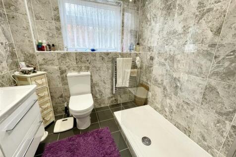 ensuite.jpg