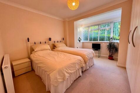 8. GF Bedroom.jpg