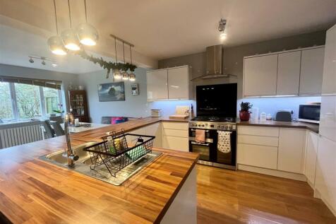 3. Kitchen.jpg