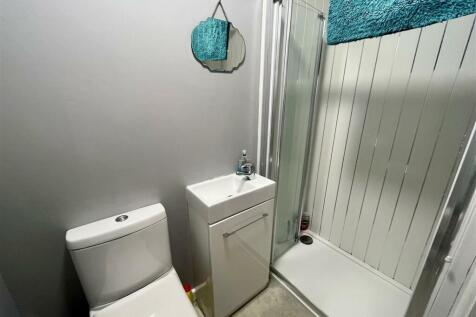Ensuite 1.jpg